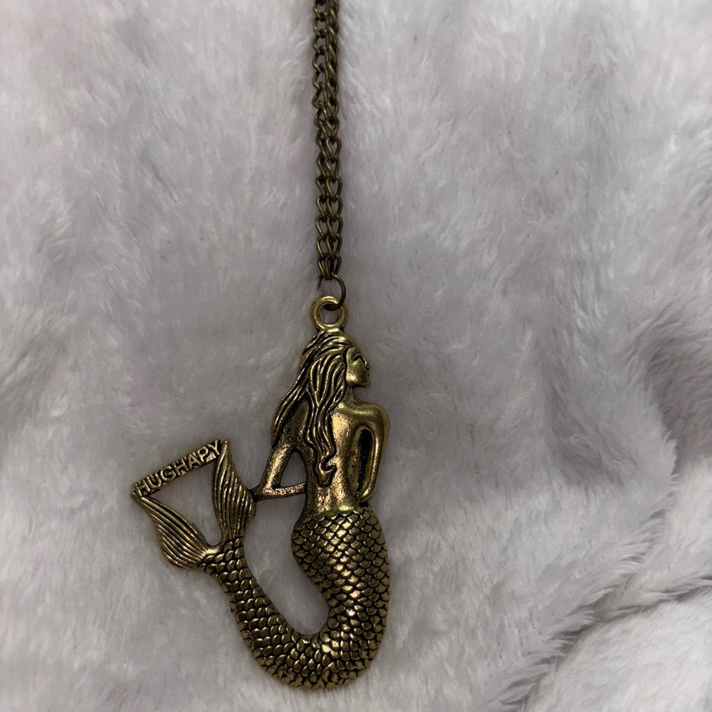 Hughapy Mermaid necklace